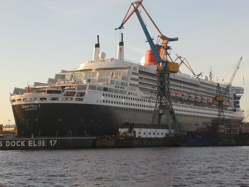 8.5 Queen Mary 2 im Dock Elbe 17